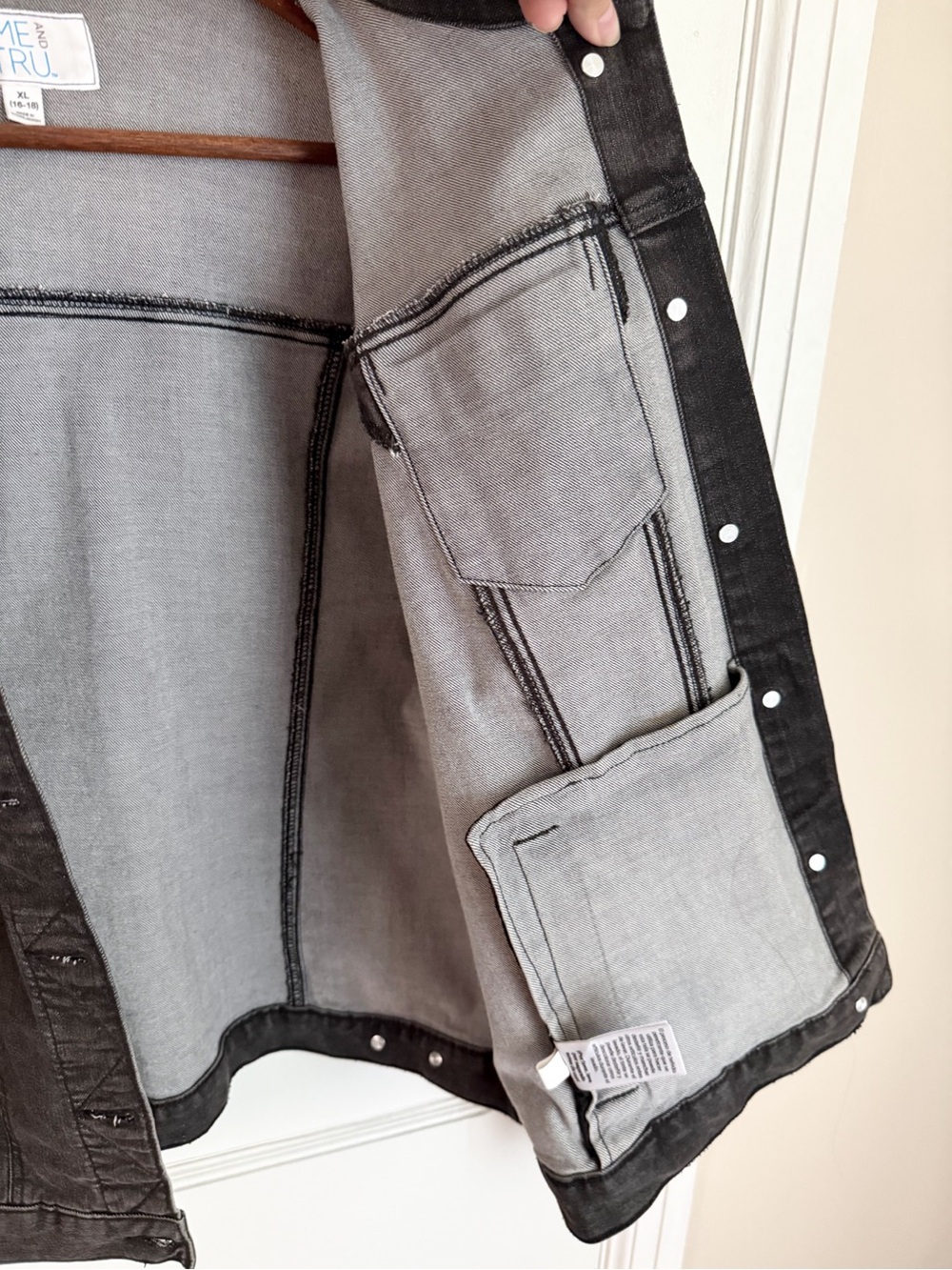 Time and Tru Black Wash Denim Jacket - Picture 5 of 6
